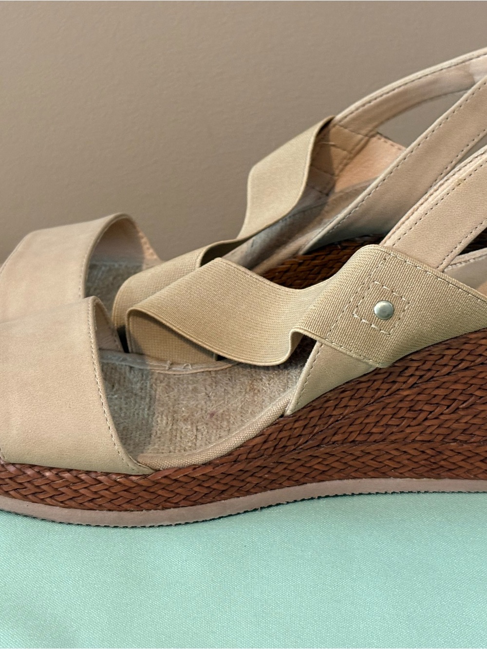 Adrienne Vittadini Beige Wedge Sandals with Brown Woven Platform 9M